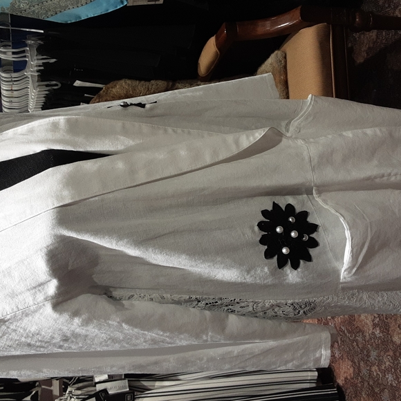 Long tunic with lace back - Picture 2 of 4